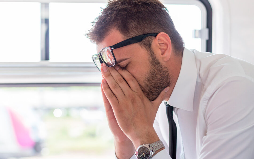 La migraña ocular es un fuerte dolor de cabeza acompañado de cambios temporales en la visión