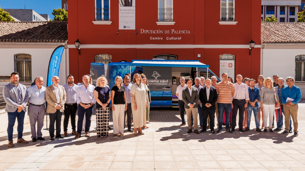 Unidad Móvil Recoletas Salud y la Diputación Provincial de Palencia colaboran en una iniciativa para mejorar la salud ocular de la población.